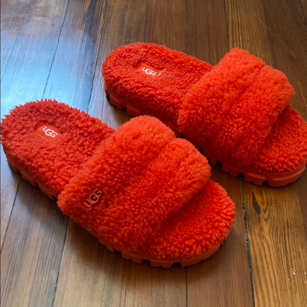 UGG Women’s Fluffy Slides